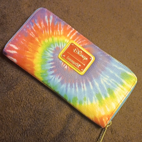 Loungfly Disney wallet - Picture 2 of 13